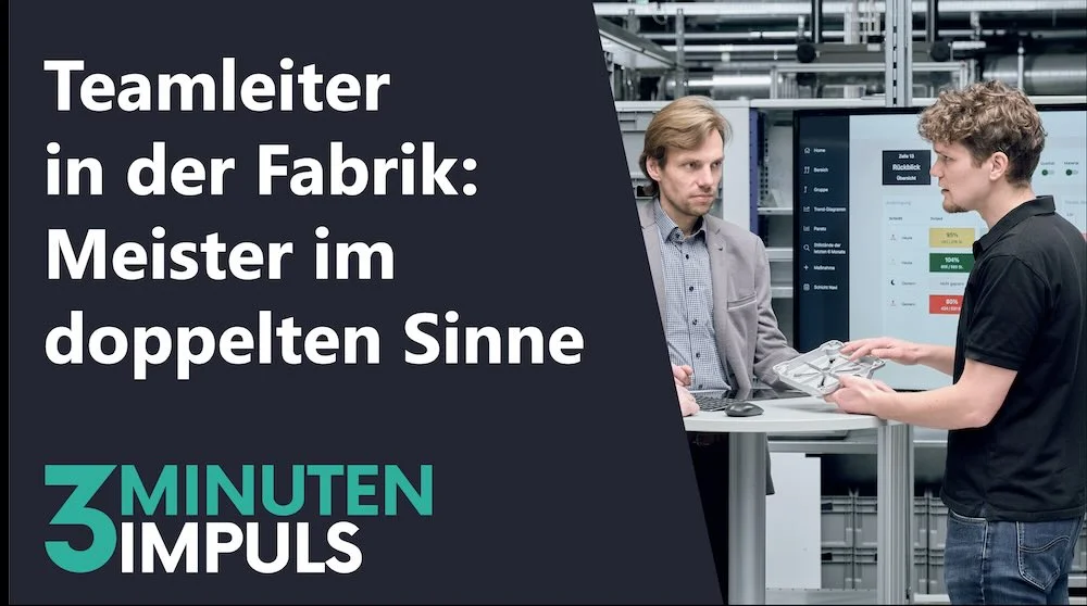 Cover des 3-Minuten-Impuls von Lukas Morys, Lukas Morys steht in einer Fabrikhalle